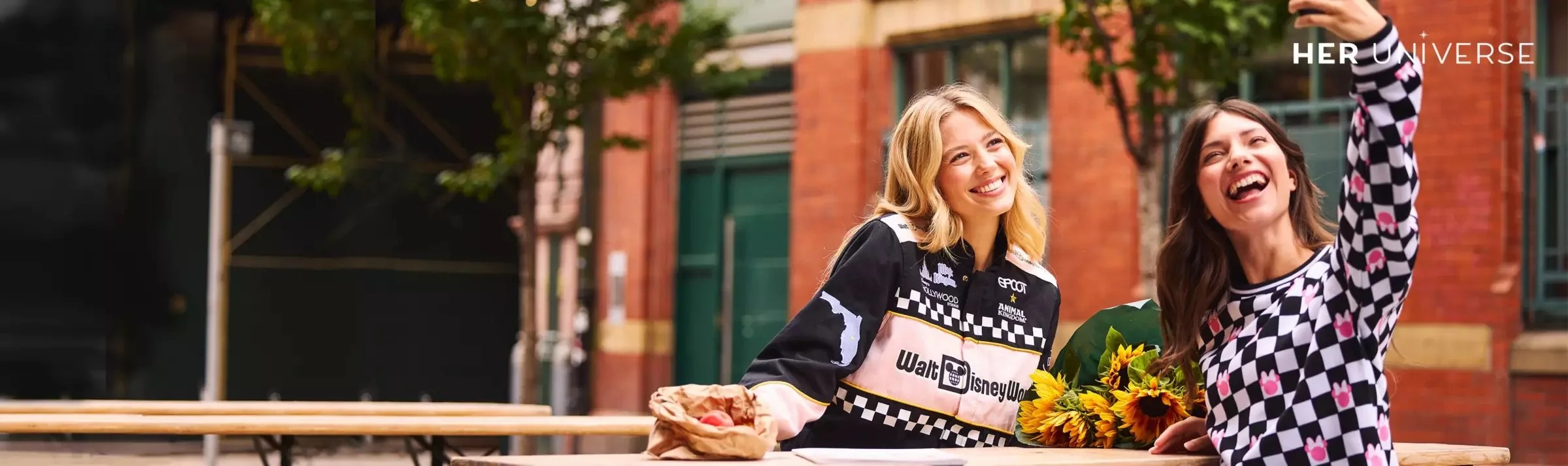 海外ディズニー限定✨新品✨Her Universe レーシングジャケット XS ✨新品✨Her Universe 海外ディズニー限定 レーシングジャケット XS